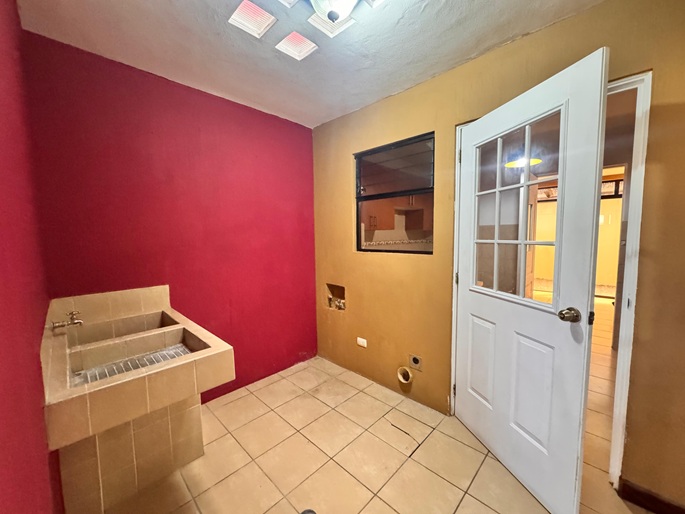 Venta de Casa o Casas, Terrenos, Propiedades, Apartamentos, Inmuebles en Guatemala, zona 11, zona 7, zona 2, zona 18, zona 16, Mixco, Carretera Al Salvador, Fraijanes, Santa Catarina Pinula, Antigua Guatemala, Villa Nueva, Villa Canales, San Miguel Petapa - Venta o Alquiler de Casas En Guatemala