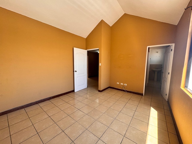 Venta de Casa o Casas, Terrenos, Propiedades, Apartamentos, Inmuebles en Guatemala, zona 11, zona 7, zona 2, zona 18, zona 16, Mixco, Carretera Al Salvador, Fraijanes, Santa Catarina Pinula, Antigua Guatemala, Villa Nueva, Villa Canales, San Miguel Petapa - Venta o Alquiler de Casas En Guatemala