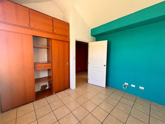 Venta de Casa o Casas, Terrenos, Propiedades, Apartamentos, Inmuebles en Guatemala, zona 11, zona 7, zona 2, zona 18, zona 16, Mixco, Carretera Al Salvador, Fraijanes, Santa Catarina Pinula, Antigua Guatemala, Villa Nueva, Villa Canales, San Miguel Petapa - Venta o Alquiler de Casas En Guatemala
