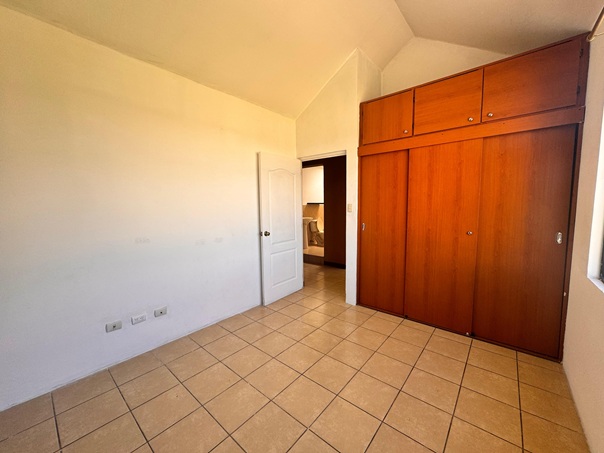 Venta de Casa o Casas, Terrenos, Propiedades, Apartamentos, Inmuebles en Guatemala, zona 11, zona 7, zona 2, zona 18, zona 16, Mixco, Carretera Al Salvador, Fraijanes, Santa Catarina Pinula, Antigua Guatemala, Villa Nueva, Villa Canales, San Miguel Petapa - Venta o Alquiler de Casas En Guatemala