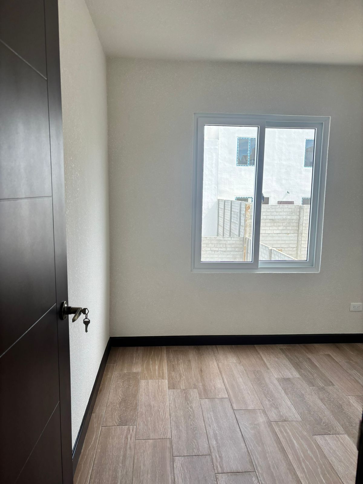 Venta de Casa o Casas, Terrenos, Propiedades, Apartamentos, Inmuebles en Guatemala, zona 11, zona 7, zona 2, zona 18, zona 16, Mixco, Carretera Al Salvador, Fraijanes, Santa Catarina Pinula, Antigua Guatemala, Villa Nueva, Villa Canales, San Miguel Petapa - Venta o Alquiler de Casas En Guatemala