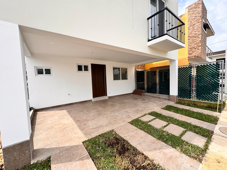 Venta de Casa o Casas, Terrenos, Propiedades, Apartamentos, Inmuebles en Guatemala, zona 11, zona 7, zona 2, zona 18, zona 16, Mixco, Carretera Al Salvador, Fraijanes, Santa Catarina Pinula, Antigua Guatemala, Villa Nueva, Villa Canales, San Miguel Petapa - Venta o Alquiler de Casas En Guatemala