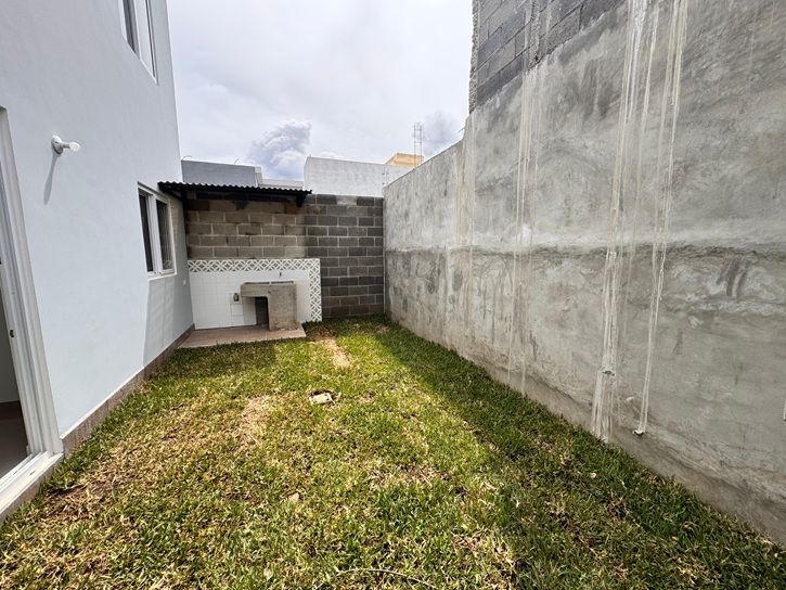 Venta de Casa o Casas, Terrenos, Propiedades, Apartamentos, Inmuebles en Guatemala, zona 11, zona 7, zona 2, zona 18, zona 16, Mixco, Carretera Al Salvador, Fraijanes, Santa Catarina Pinula, Antigua Guatemala, Villa Nueva, Villa Canales, San Miguel Petapa - Venta o Alquiler de Casas En Guatemala