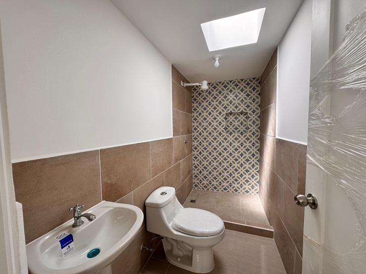 Venta de Casa o Casas, Terrenos, Propiedades, Apartamentos, Inmuebles en Guatemala, zona 11, zona 7, zona 2, zona 18, zona 16, Mixco, Carretera Al Salvador, Fraijanes, Santa Catarina Pinula, Antigua Guatemala, Villa Nueva, Villa Canales, San Miguel Petapa - Venta o Alquiler de Casas En Guatemala