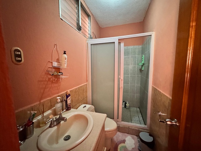 Venta de Casa o Casas, Terrenos, Propiedades, Apartamentos, Inmuebles en Guatemala, zona 11, zona 7, zona 2, zona 18, zona 16, Mixco, Carretera Al Salvador, Fraijanes, Santa Catarina Pinula, Antigua Guatemala, Villa Nueva, Villa Canales, San Miguel Petapa - Venta o Alquiler de Casas En Guatemala