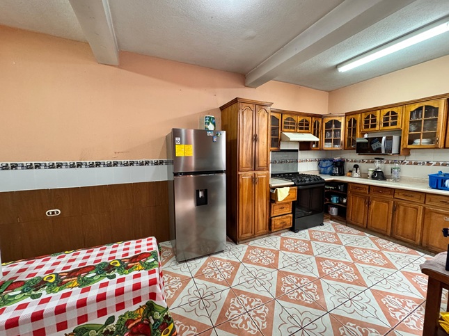 Venta de Casa o Casas, Terrenos, Propiedades, Apartamentos, Inmuebles en Guatemala, zona 11, zona 7, zona 2, zona 18, zona 16, Mixco, Carretera Al Salvador, Fraijanes, Santa Catarina Pinula, Antigua Guatemala, Villa Nueva, Villa Canales, San Miguel Petapa - Venta o Alquiler de Casas En Guatemala