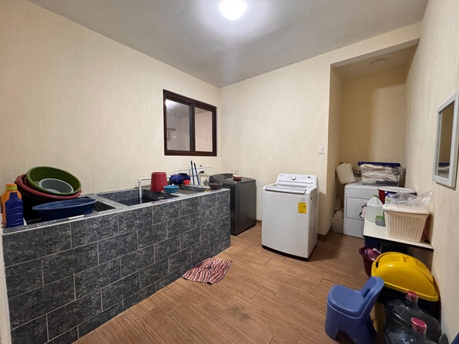 Venta de Casa o Casas, Terrenos, Propiedades, Apartamentos, Inmuebles en Guatemala, zona 11, zona 7, zona 2, zona 18, zona 16, Mixco, Carretera Al Salvador, Fraijanes, Santa Catarina Pinula, Antigua Guatemala, Villa Nueva, Villa Canales, San Miguel Petapa - Venta o Alquiler de Casas En Guatemala