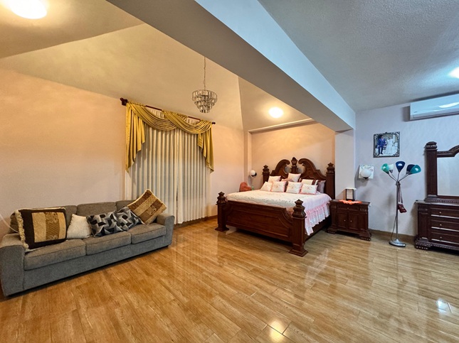Venta de Casa o Casas, Terrenos, Propiedades, Apartamentos, Inmuebles en Guatemala, zona 11, zona 7, zona 2, zona 18, zona 16, Mixco, Carretera Al Salvador, Fraijanes, Santa Catarina Pinula, Antigua Guatemala, Villa Nueva, Villa Canales, San Miguel Petapa - Venta o Alquiler de Casas En Guatemala