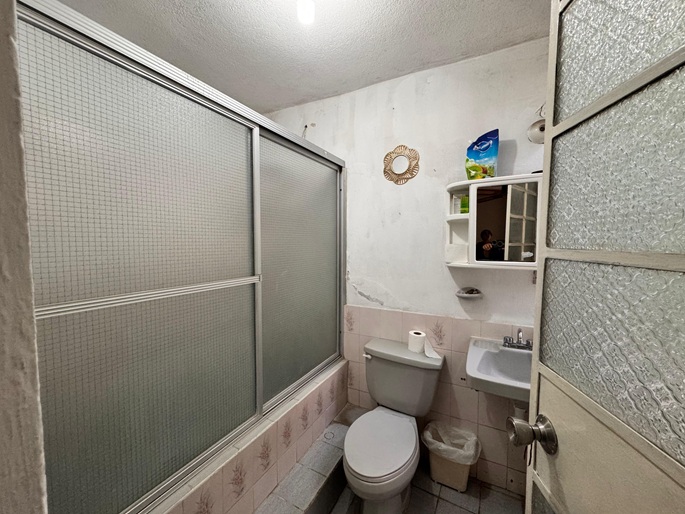 Casa a la Venta o Alquiler en Guatemala Venta de Casa o Casas, Terrenos, Propiedades, Apartamentos, Inmuebles en Guatemala, zona 11, zona 7, zona 2, zona 18, zona 16, Mixco, Carretera Al Salvador, Fraijanes, Santa Catarina Pinula, Antigua Guatemala, Villa Nueva, Villa Canales, San Miguel Petapa - Venta o Alquiler de Casas En Guatemala