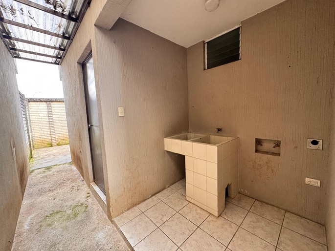 Casa a la Venta o Alquiler en Guatemala Venta de Casa o Casas, Terrenos, Propiedades, Apartamentos, Inmuebles en Guatemala, zona 11, zona 7, zona 2, zona 18, zona 16, Mixco, Carretera Al Salvador, Fraijanes, Santa Catarina Pinula, Antigua Guatemala, Villa Nueva, Villa Canales, San Miguel Petapa - Venta o Alquiler de Casas En Guatemala