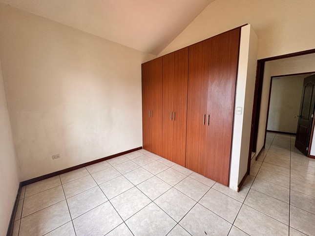 Casa a la Venta o Alquiler en Guatemala Venta de Casa o Casas, Terrenos, Propiedades, Apartamentos, Inmuebles en Guatemala, zona 11, zona 7, zona 2, zona 18, zona 16, Mixco, Carretera Al Salvador, Fraijanes, Santa Catarina Pinula, Antigua Guatemala, Villa Nueva, Villa Canales, San Miguel Petapa - Venta o Alquiler de Casas En Guatemala