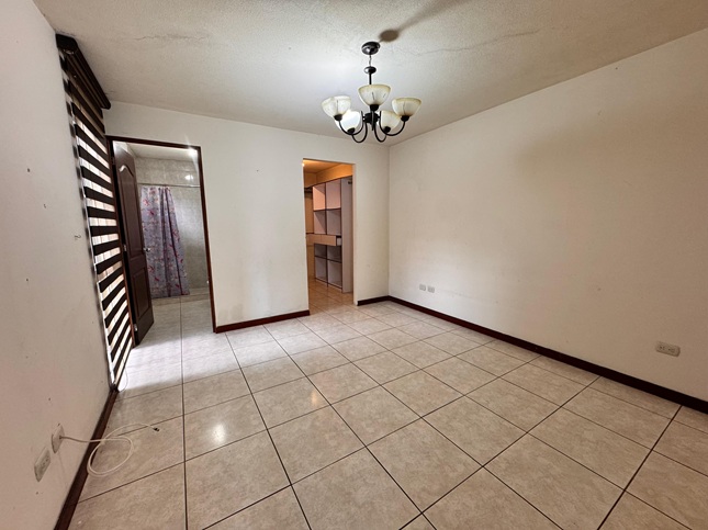 Casa a la Venta o Alquiler en Guatemala Venta de Casa o Casas, Terrenos, Propiedades, Apartamentos, Inmuebles en Guatemala, zona 11, zona 7, zona 2, zona 18, zona 16, Mixco, Carretera Al Salvador, Fraijanes, Santa Catarina Pinula, Antigua Guatemala, Villa Nueva, Villa Canales, San Miguel Petapa - Venta o Alquiler de Casas En Guatemala