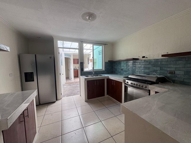 Venta de Casa o Casas, Terrenos, Propiedades, Apartamentos, Inmuebles en Guatemala, zona 11, zona 7, zona 2, zona 18, zona 16, Mixco, Carretera Al Salvador, Fraijanes, Santa Catarina Pinula, Antigua Guatemala, Villa Nueva, Villa Canales, San Miguel Petapa - Venta o Alquiler de Casas En Guatemala