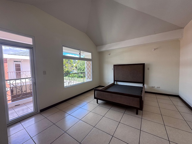 Venta de Casa o Casas, Terrenos, Propiedades, Apartamentos, Inmuebles en Guatemala, zona 11, zona 7, zona 2, zona 18, zona 16, Mixco, Carretera Al Salvador, Fraijanes, Santa Catarina Pinula, Antigua Guatemala, Villa Nueva, Villa Canales, San Miguel Petapa - Venta o Alquiler de Casas En Guatemala