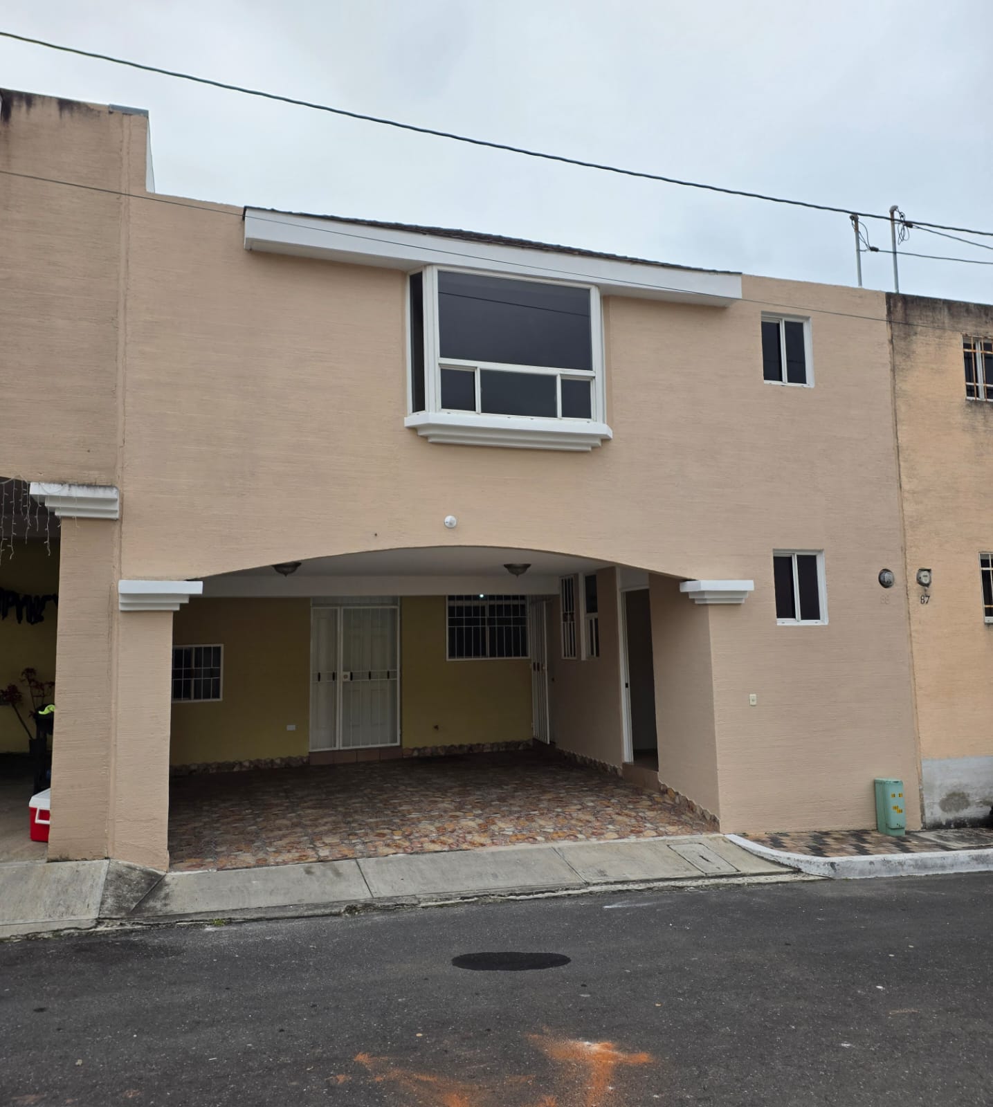 Venta de Casa o Casas, Terrenos, Propiedades, Apartamentos, Inmuebles en Guatemala, zona 11, zona 7, zona 2, zona 18, zona 16, Mixco, Carretera Al Salvador, Fraijanes, Santa Catarina Pinula, Antigua Guatemala, Villa Nueva, Villa Canales, San Miguel Petapa - Venta o Alquiler de Casas En Guatemala