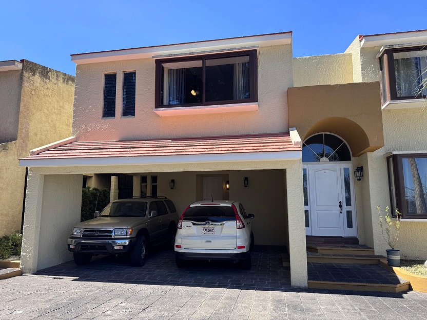 Venta de Casa o Casas, Terrenos, Propiedades, Apartamentos, Inmuebles en Guatemala, zona 11, zona 7, zona 2, zona 18, zona 16, Mixco, Carretera Al Salvador, Fraijanes, Santa Catarina Pinula, Antigua Guatemala, Villa Nueva, Villa Canales, San Miguel Petapa - Venta o Alquiler de Casas En Guatemala