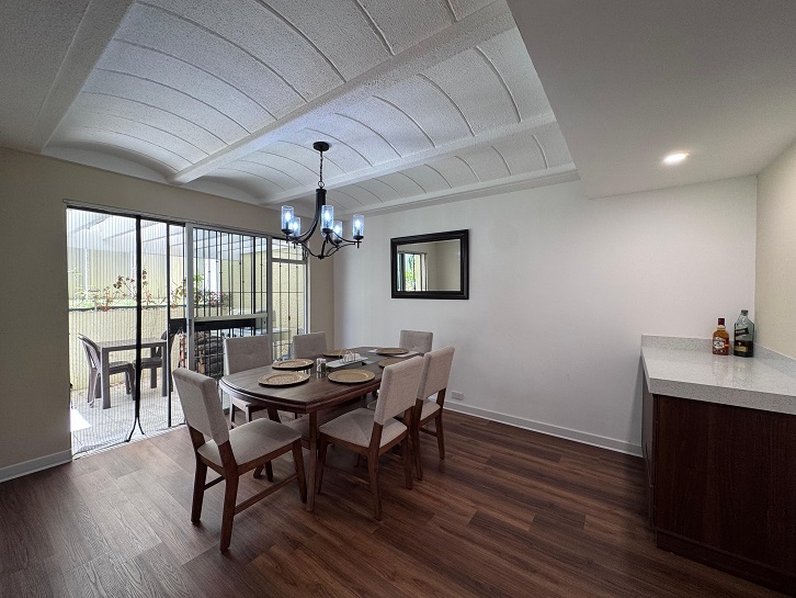 Venta de Casa o Casas, Terrenos, Propiedades, Apartamentos, Inmuebles en Guatemala, zona 11, zona 7, zona 2, zona 18, zona 16, Mixco, Carretera Al Salvador, Fraijanes, Santa Catarina Pinula, Antigua Guatemala, Villa Nueva, Villa Canales, San Miguel Petapa - Venta o Alquiler de Casas En Guatemala