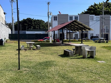 Venta de Casa o Casas, Terrenos, Propiedades, Apartamentos, Inmuebles en Guatemala, zona 11, zona 7, zona 2, zona 18, zona 16, Mixco, Carretera Al Salvador, Fraijanes, Santa Catarina Pinula, Antigua Guatemala, Villa Nueva, Villa Canales, San Miguel Petapa - Venta o Alquiler de Casas En Guatemala