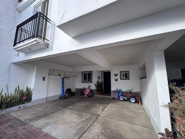 Venta de Casa o Casas, Terrenos, Propiedades, Apartamentos, Inmuebles en Guatemala, zona 11, zona 7, zona 2, zona 18, zona 16, Mixco, Carretera Al Salvador, Fraijanes, Santa Catarina Pinula, Antigua Guatemala, Villa Nueva, Villa Canales, San Miguel Petapa - Venta o Alquiler de Casas En Guatemala