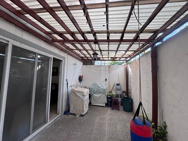 Venta de Casa o Casas, Terrenos, Propiedades, Apartamentos, Inmuebles en Guatemala, zona 11, zona 7, zona 2, zona 18, zona 16, Mixco, Carretera Al Salvador, Fraijanes, Santa Catarina Pinula, Antigua Guatemala, Villa Nueva, Villa Canales, San Miguel Petapa - Venta o Alquiler de Casas En Guatemala