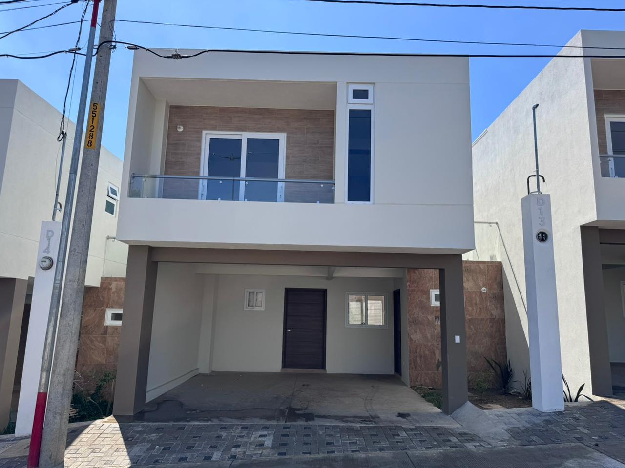 Venta de Casa o Casas, Terrenos, Propiedades, Apartamentos, Inmuebles en Guatemala, zona 11, zona 7, zona 2, zona 18, zona 16, Mixco, Carretera Al Salvador, Fraijanes, Santa Catarina Pinula, Antigua Guatemala, Villa Nueva, Villa Canales, San Miguel Petapa - Venta o Alquiler de Casas En Guatemala