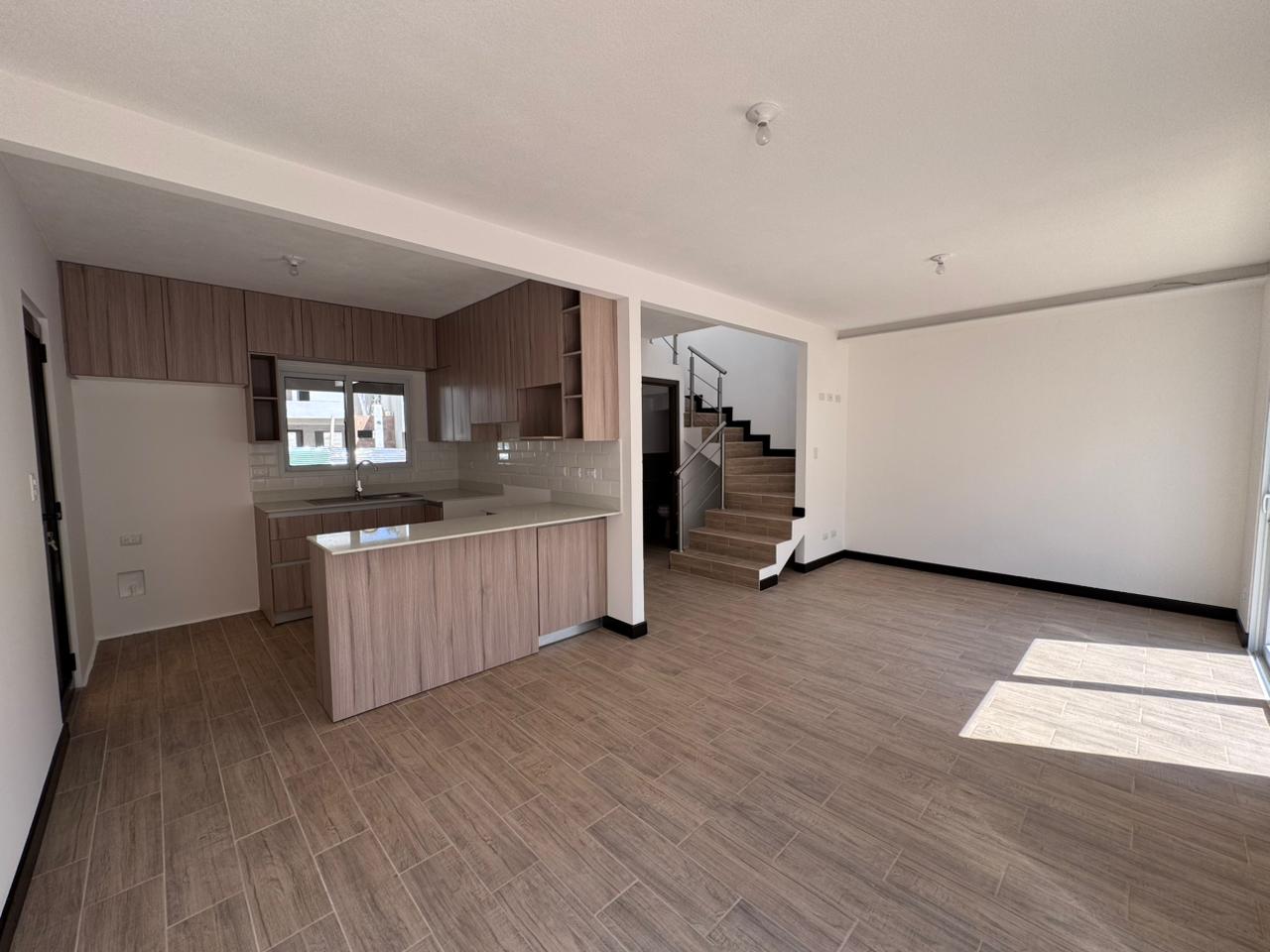 Venta de Casa o Casas, Terrenos, Propiedades, Apartamentos, Inmuebles en Guatemala, zona 11, zona 7, zona 2, zona 18, zona 16, Mixco, Carretera Al Salvador, Fraijanes, Santa Catarina Pinula, Antigua Guatemala, Villa Nueva, Villa Canales, San Miguel Petapa - Venta o Alquiler de Casas En Guatemala