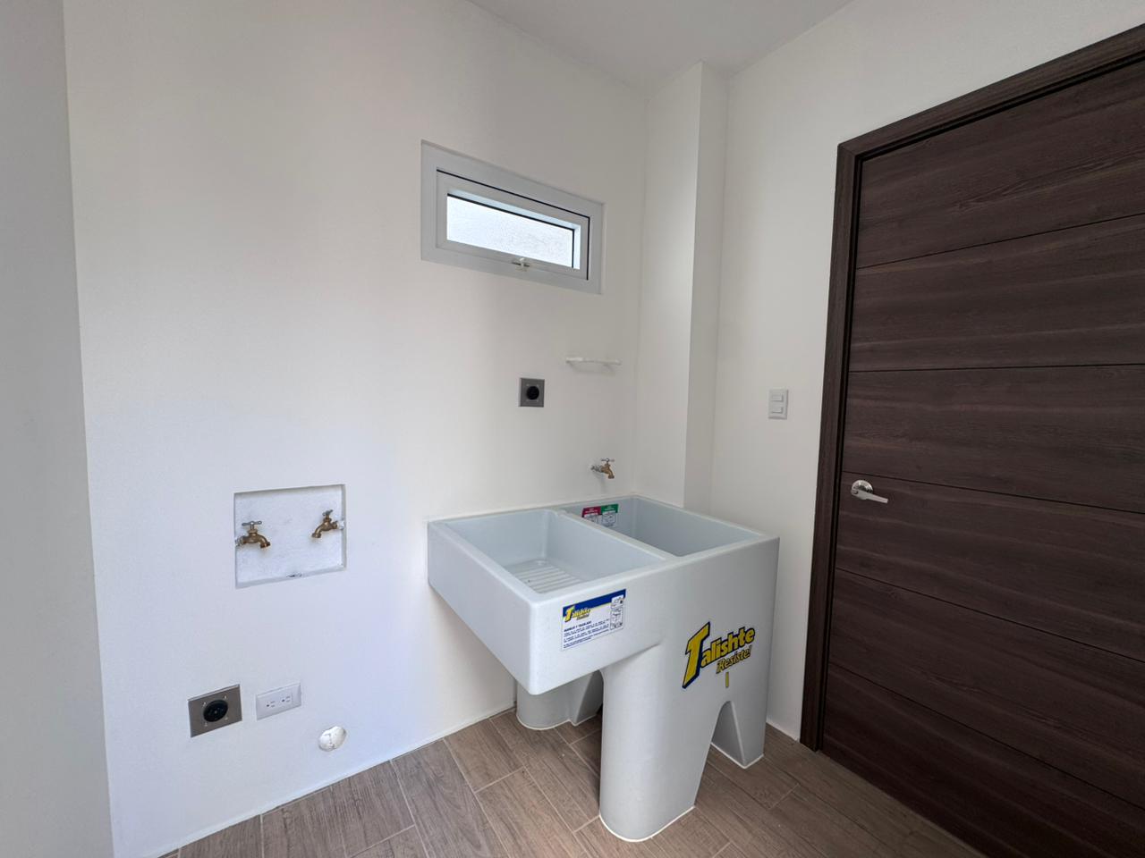 Venta de Casa o Casas, Terrenos, Propiedades, Apartamentos, Inmuebles en Guatemala, zona 11, zona 7, zona 2, zona 18, zona 16, Mixco, Carretera Al Salvador, Fraijanes, Santa Catarina Pinula, Antigua Guatemala, Villa Nueva, Villa Canales, San Miguel Petapa - Venta o Alquiler de Casas En Guatemala