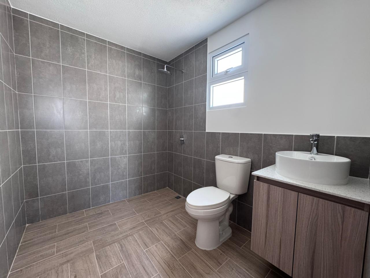 Venta de Casa o Casas, Terrenos, Propiedades, Apartamentos, Inmuebles en Guatemala, zona 11, zona 7, zona 2, zona 18, zona 16, Mixco, Carretera Al Salvador, Fraijanes, Santa Catarina Pinula, Antigua Guatemala, Villa Nueva, Villa Canales, San Miguel Petapa - Venta o Alquiler de Casas En Guatemala