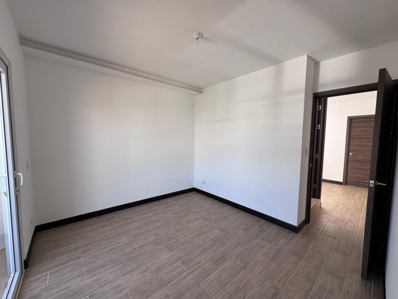 Venta de Casa o Casas, Terrenos, Propiedades, Apartamentos, Inmuebles en Guatemala, zona 11, zona 7, zona 2, zona 18, zona 16, Mixco, Carretera Al Salvador, Fraijanes, Santa Catarina Pinula, Antigua Guatemala, Villa Nueva, Villa Canales, San Miguel Petapa - Venta o Alquiler de Casas En Guatemala