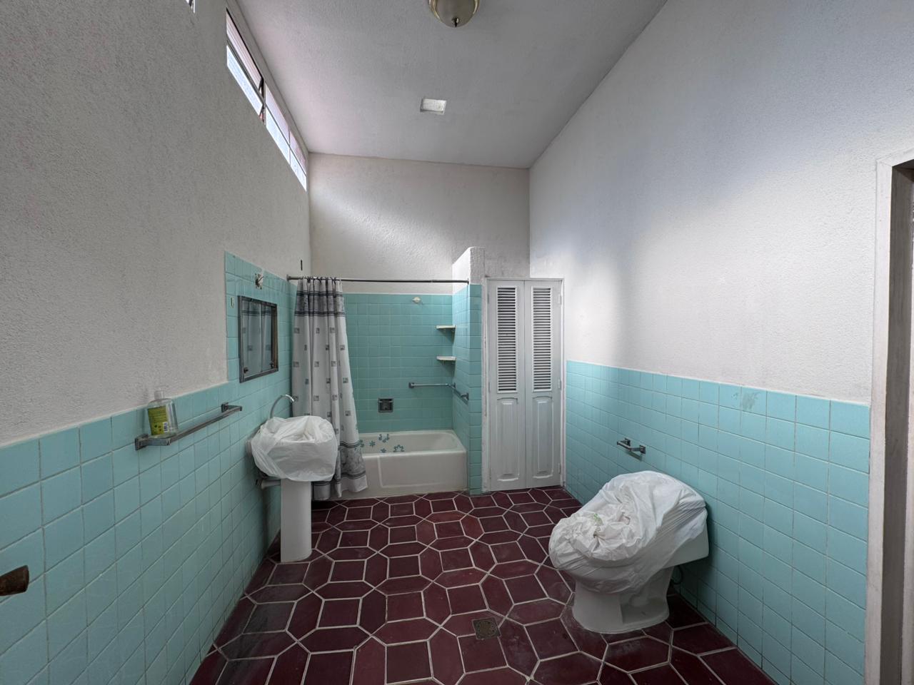 Venta de Casa o Casas, Terrenos, Propiedades, Apartamentos, Inmuebles en Guatemala, zona 11, zona 7, zona 2, zona 18, zona 16, Mixco, Carretera Al Salvador, Fraijanes, Santa Catarina Pinula, Antigua Guatemala, Villa Nueva, Villa Canales, San Miguel Petapa - Venta o Alquiler de Casas En Guatemala