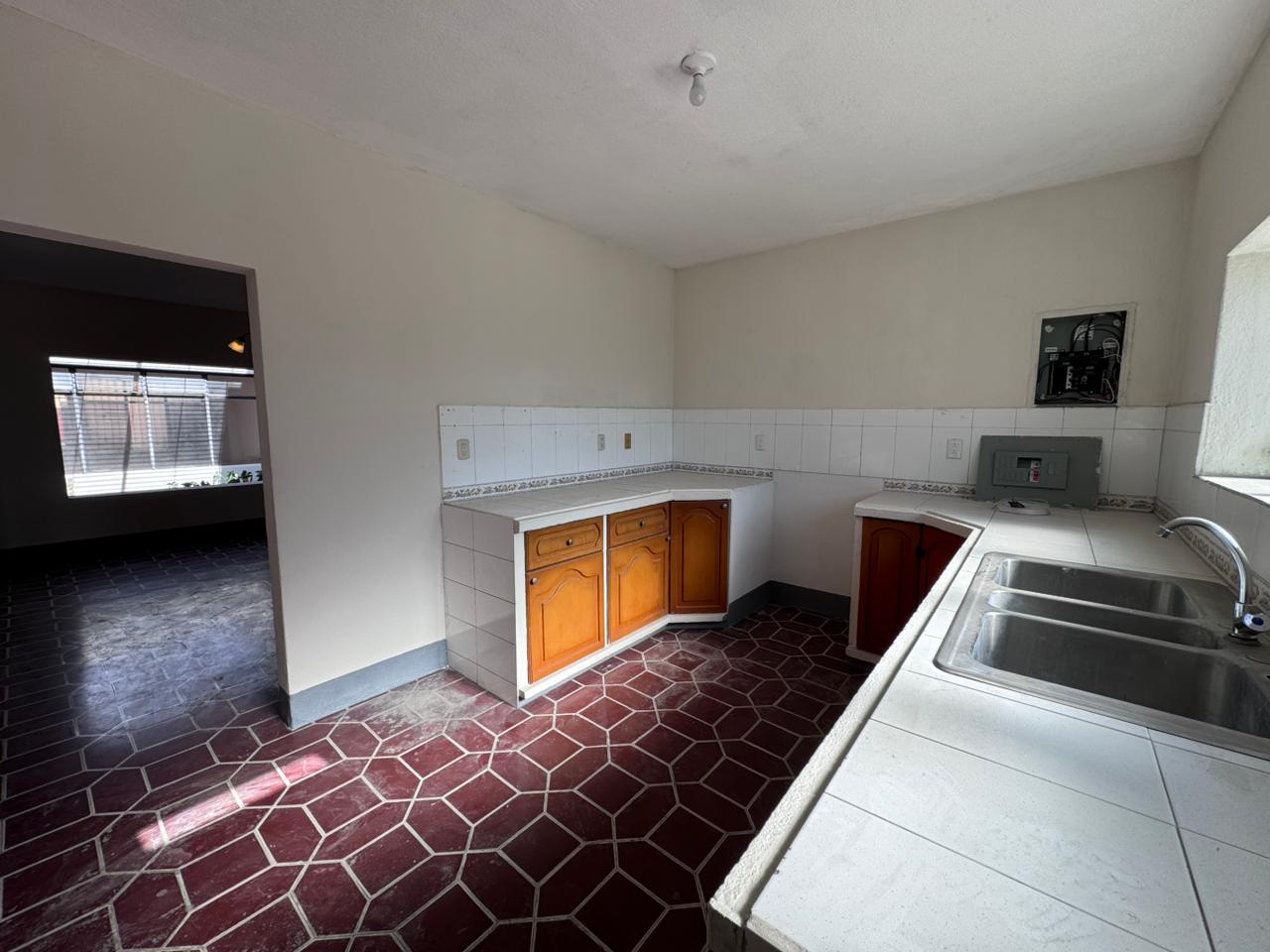 Venta de Casa o Casas, Terrenos, Propiedades, Apartamentos, Inmuebles en Guatemala, zona 11, zona 7, zona 2, zona 18, zona 16, Mixco, Carretera Al Salvador, Fraijanes, Santa Catarina Pinula, Antigua Guatemala, Villa Nueva, Villa Canales, San Miguel Petapa - Venta o Alquiler de Casas En Guatemala