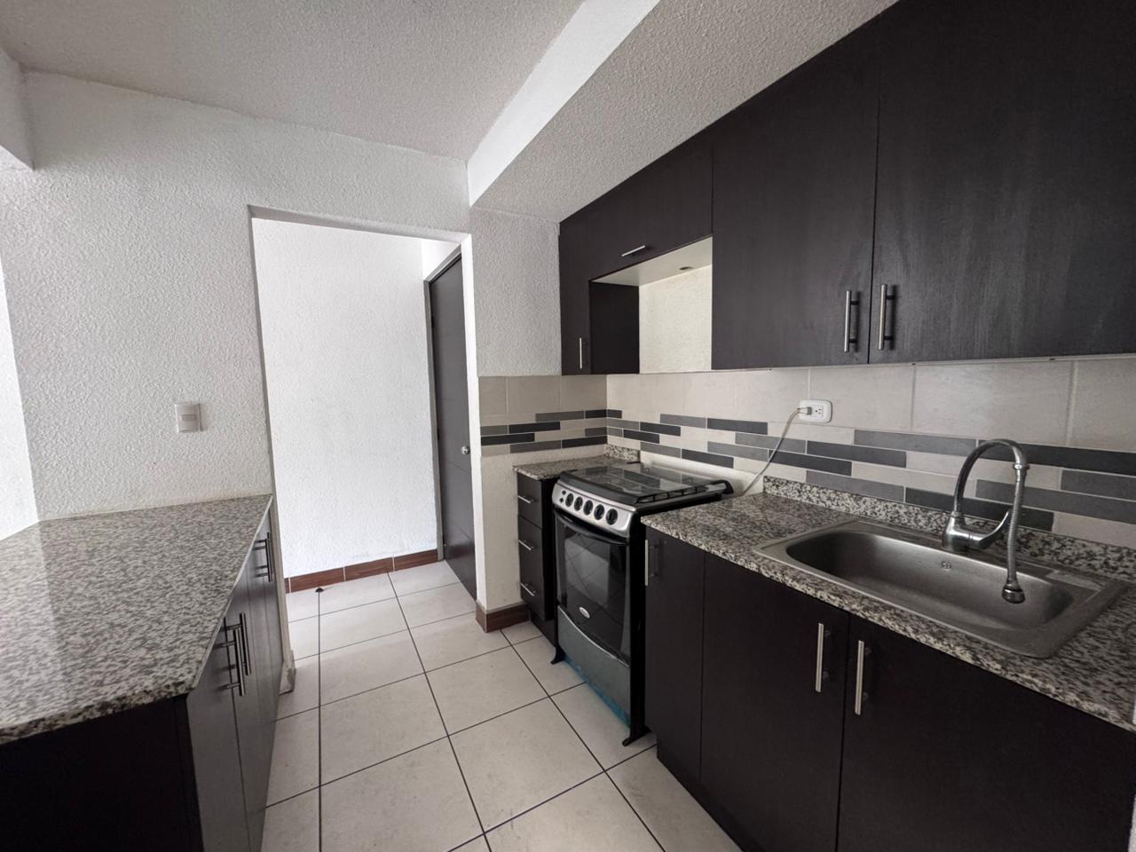 Venta de Casa o Casas, Terrenos, Propiedades, Apartamentos, Inmuebles en Guatemala, zona 11, zona 7, zona 2, zona 18, zona 16, Mixco, Carretera Al Salvador, Fraijanes, Santa Catarina Pinula, Antigua Guatemala, Villa Nueva, Villa Canales, San Miguel Petapa - Venta o Alquiler de Casas En Guatemala