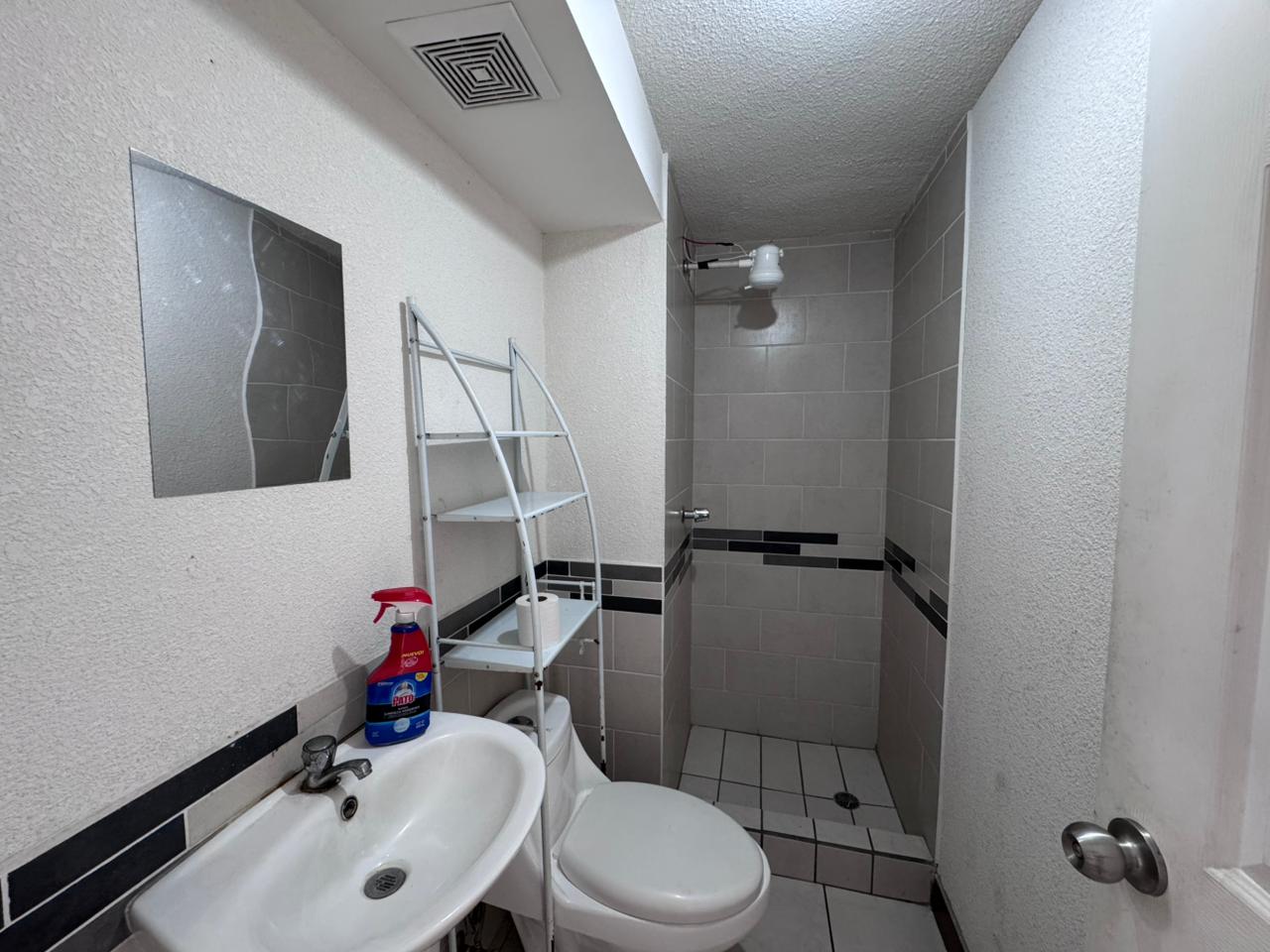 Venta de Casa o Casas, Terrenos, Propiedades, Apartamentos, Inmuebles en Guatemala, zona 11, zona 7, zona 2, zona 18, zona 16, Mixco, Carretera Al Salvador, Fraijanes, Santa Catarina Pinula, Antigua Guatemala, Villa Nueva, Villa Canales, San Miguel Petapa - Venta o Alquiler de Casas En Guatemala