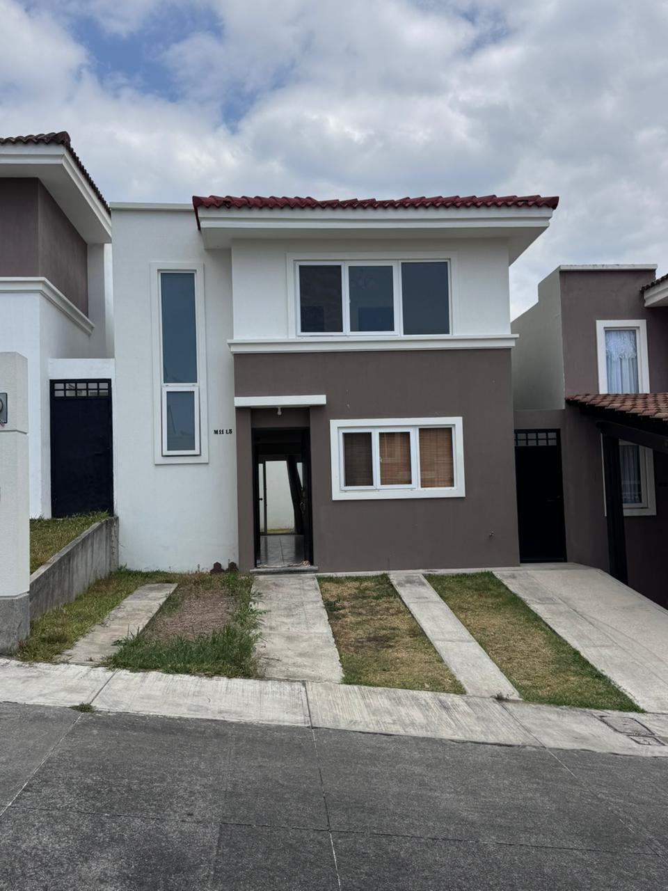 Venta de Casa o Casas, Terrenos, Propiedades, Apartamentos, Inmuebles en Guatemala, zona 11, zona 7, zona 2, zona 18, zona 16, Mixco, Carretera Al Salvador, Fraijanes, Santa Catarina Pinula, Antigua Guatemala, Villa Nueva, Villa Canales, San Miguel Petapa - Venta o Alquiler de Casas En Guatemala