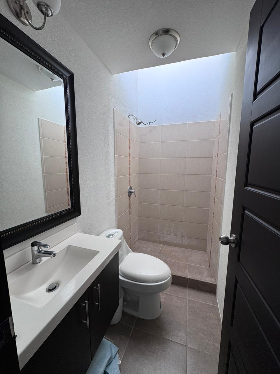 Venta de Casa o Casas, Terrenos, Propiedades, Apartamentos, Inmuebles en Guatemala, zona 11, zona 7, zona 2, zona 18, zona 16, Mixco, Carretera Al Salvador, Fraijanes, Santa Catarina Pinula, Antigua Guatemala, Villa Nueva, Villa Canales, San Miguel Petapa - Venta o Alquiler de Casas En Guatemala