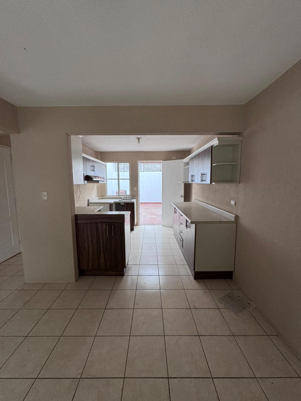 Venta de Casa o Casas, Terrenos, Propiedades, Apartamentos, Inmuebles en Guatemala, zona 11, zona 7, zona 2, zona 18, zona 16, Mixco, Carretera Al Salvador, Fraijanes, Santa Catarina Pinula, Antigua Guatemala, Villa Nueva, Villa Canales, San Miguel Petapa - Venta o Alquiler de Casas En Guatemala