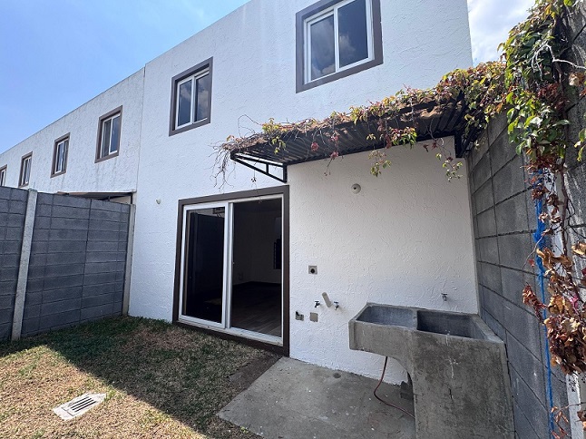 Venta de Casa o Casas, Terrenos, Propiedades, Apartamentos, Inmuebles en Guatemala, zona 11, zona 7, zona 2, zona 18, zona 16, Mixco, Carretera Al Salvador, Fraijanes, Santa Catarina Pinula, Antigua Guatemala, Villa Nueva, Villa Canales, San Miguel Petapa - Venta o Alquiler de Casas En Guatemala