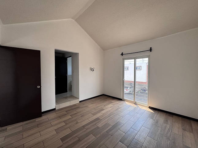 Venta de Casa o Casas, Terrenos, Propiedades, Apartamentos, Inmuebles en Guatemala, zona 11, zona 7, zona 2, zona 18, zona 16, Mixco, Carretera Al Salvador, Fraijanes, Santa Catarina Pinula, Antigua Guatemala, Villa Nueva, Villa Canales, San Miguel Petapa - Venta o Alquiler de Casas En Guatemala