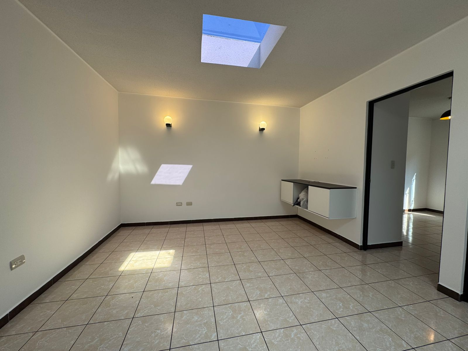 Venta de Casa o Casas, Terrenos, Propiedades, Apartamentos, Inmuebles en Guatemala, zona 11, zona 7, zona 2, zona 18, zona 16, Mixco, Carretera Al Salvador, Fraijanes, Santa Catarina Pinula, Antigua Guatemala, Villa Nueva, Villa Canales, San Miguel Petapa - Venta o Alquiler de Casas En Guatemala