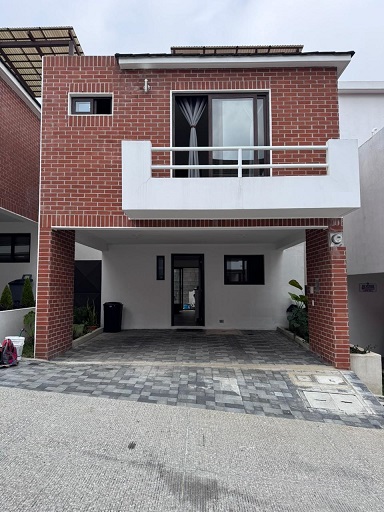 Venta de Casa o Casas, Terrenos, Propiedades, Apartamentos, Inmuebles en Guatemala, zona 11, zona 7, zona 2, zona 18, zona 16, Mixco, Carretera Al Salvador, Fraijanes, Santa Catarina Pinula, Antigua Guatemala, Villa Nueva, Villa Canales, San Miguel Petapa - Venta o Alquiler de Casas En Guatemala