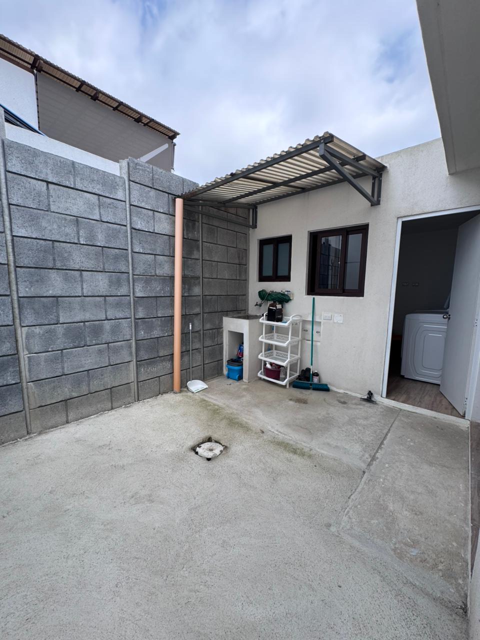 Venta de Casa o Casas, Terrenos, Propiedades, Apartamentos, Inmuebles en Guatemala, zona 11, zona 7, zona 2, zona 18, zona 16, Mixco, Carretera Al Salvador, Fraijanes, Santa Catarina Pinula, Antigua Guatemala, Villa Nueva, Villa Canales, San Miguel Petapa - Venta o Alquiler de Casas En Guatemala
