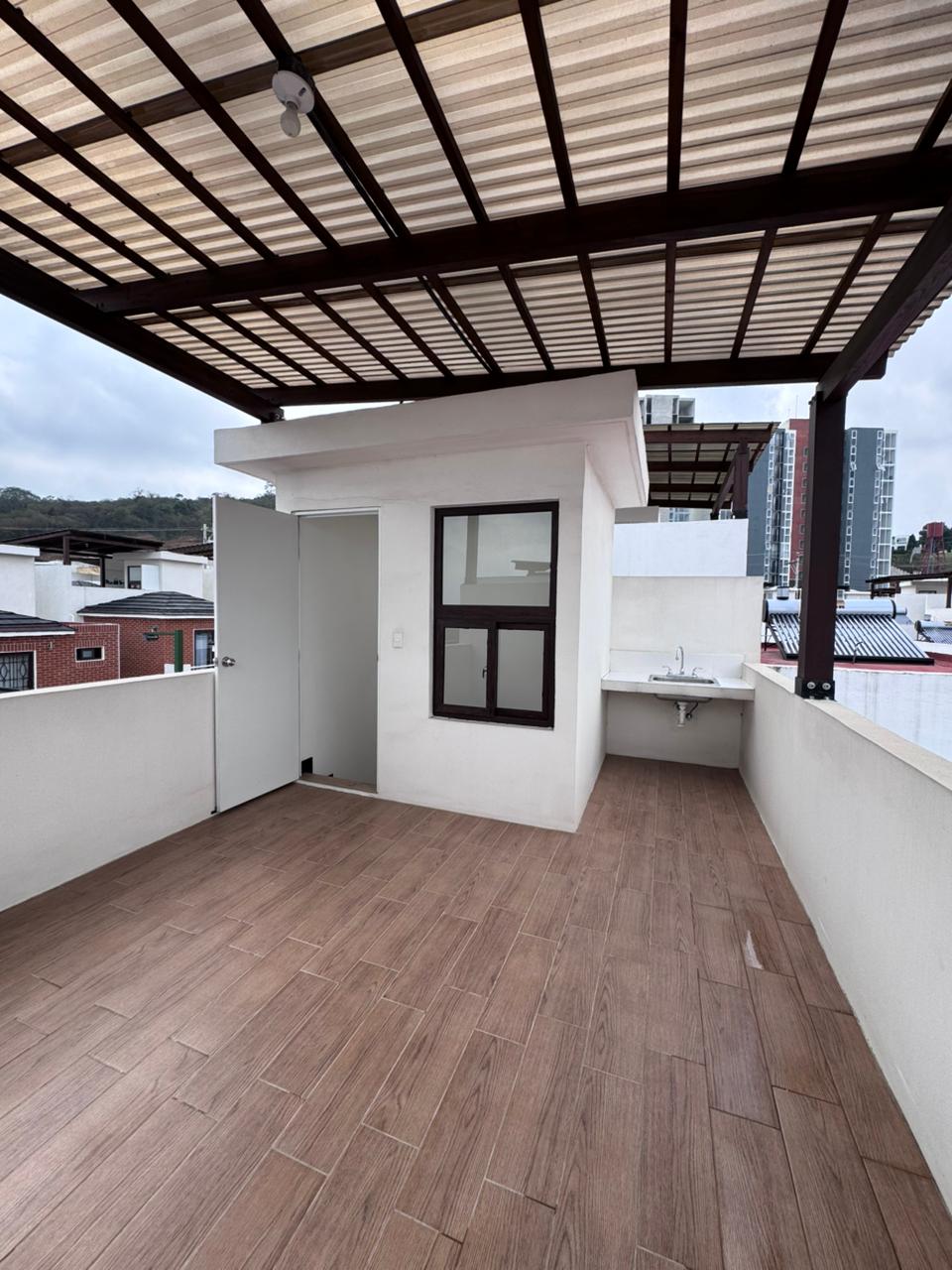 Venta de Casa o Casas, Terrenos, Propiedades, Apartamentos, Inmuebles en Guatemala, zona 11, zona 7, zona 2, zona 18, zona 16, Mixco, Carretera Al Salvador, Fraijanes, Santa Catarina Pinula, Antigua Guatemala, Villa Nueva, Villa Canales, San Miguel Petapa - Venta o Alquiler de Casas En Guatemala