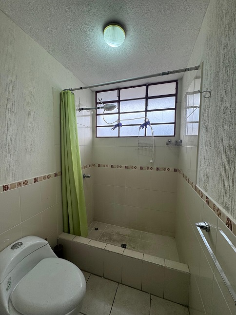 Venta de Casa o Casas, Terrenos, Propiedades, Apartamentos, Inmuebles en Guatemala, zona 11, zona 7, zona 2, zona 18, zona 16, Mixco, Carretera Al Salvador, Fraijanes, Santa Catarina Pinula, Antigua Guatemala, Villa Nueva, Villa Canales, San Miguel Petapa - Venta o Alquiler de Casas En Guatemala