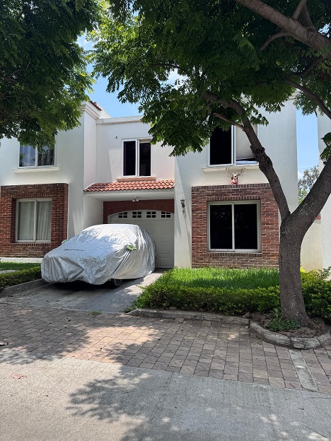 Venta de Casa o Casas, Terrenos, Propiedades, Apartamentos, Inmuebles en Guatemala, zona 11, zona 7, zona 2, zona 18, zona 16, Mixco, Carretera Al Salvador, Fraijanes, Santa Catarina Pinula, Antigua Guatemala, Villa Nueva, Villa Canales, San Miguel Petapa - Venta o Alquiler de Casas En Guatemala