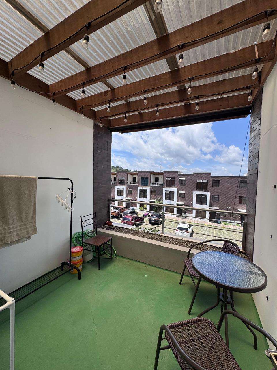 Venta de Casa o Casas, Terrenos, Propiedades, Apartamentos, Inmuebles en Guatemala, zona 11, zona 7, zona 2, zona 18, zona 16, Mixco, Carretera Al Salvador, Fraijanes, Santa Catarina Pinula, Antigua Guatemala, Villa Nueva, Villa Canales, San Miguel Petapa - Venta o Alquiler de Casas En Guatemala