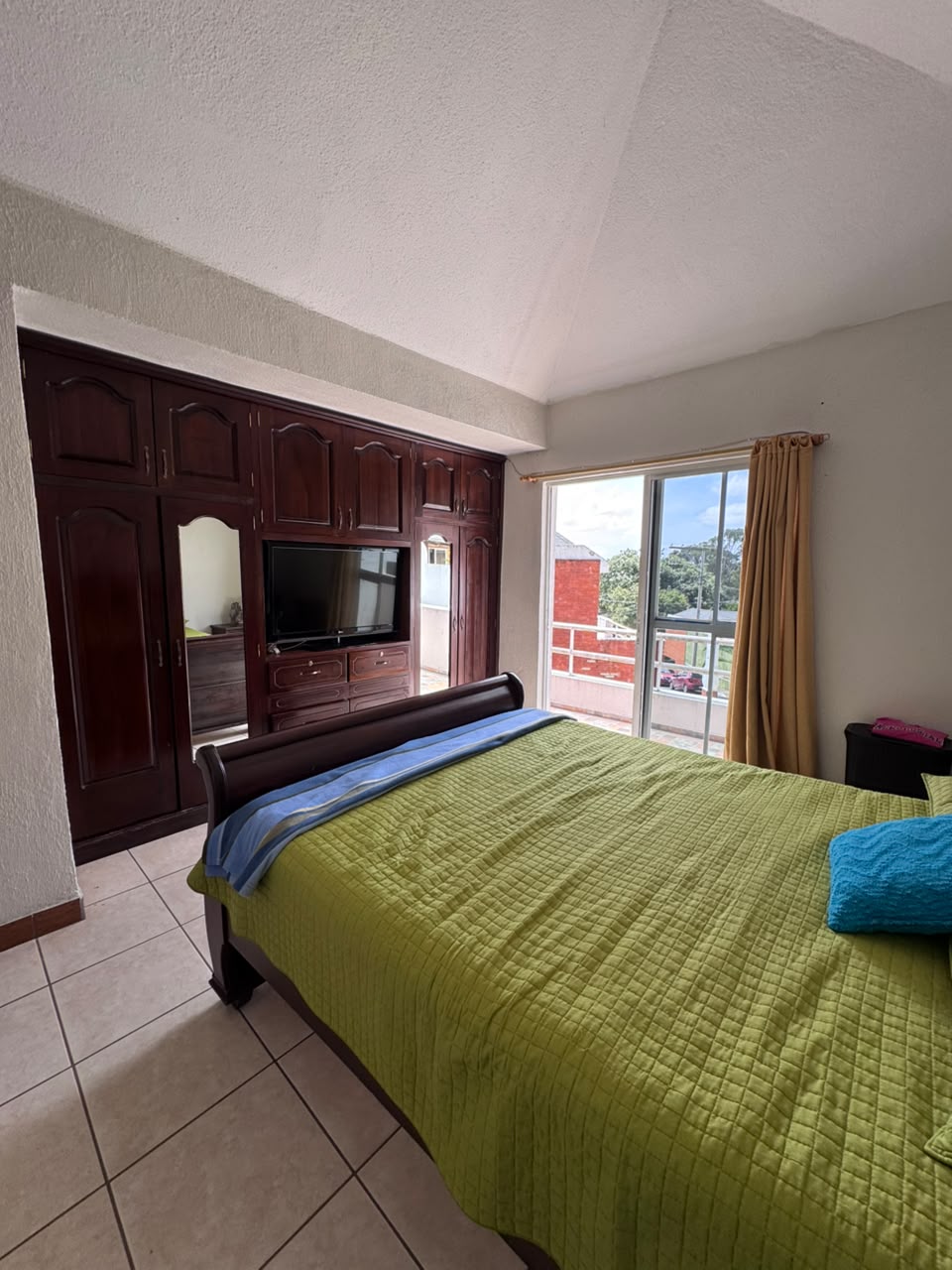 Venta de Casa o Casas, Terrenos, Propiedades, Apartamentos, Inmuebles en Guatemala, zona 11, zona 7, zona 2, zona 18, zona 16, Mixco, Carretera Al Salvador, Fraijanes, Santa Catarina Pinula, Antigua Guatemala, Villa Nueva, Villa Canales, San Miguel Petapa - Venta o Alquiler de Casas En Guatemala