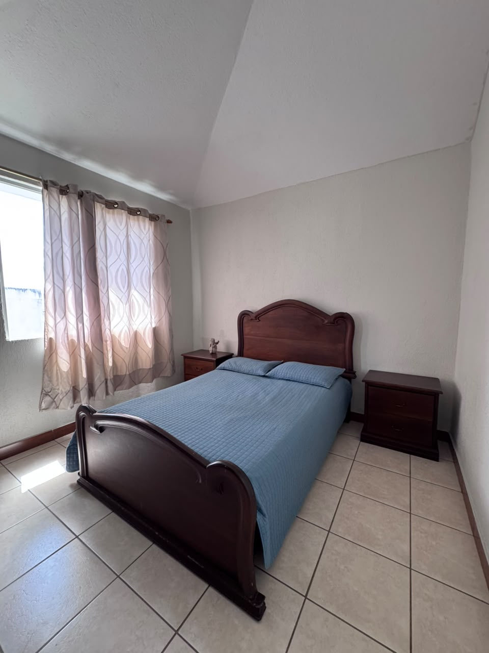 Venta de Casa o Casas, Terrenos, Propiedades, Apartamentos, Inmuebles en Guatemala, zona 11, zona 7, zona 2, zona 18, zona 16, Mixco, Carretera Al Salvador, Fraijanes, Santa Catarina Pinula, Antigua Guatemala, Villa Nueva, Villa Canales, San Miguel Petapa - Venta o Alquiler de Casas En Guatemala