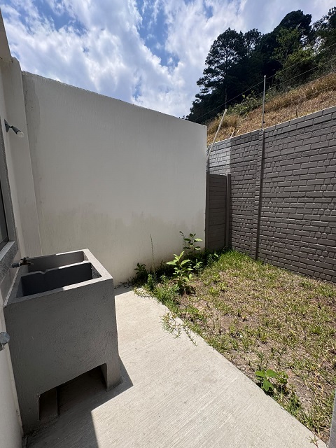 Casa a la Venta o Alquiler en Guatemala Venta de Casa o Casas, Terrenos, Propiedades, Apartamentos, Inmuebles en Guatemala, zona 11, zona 7, zona 2, zona 18, zona 16, Mixco, Carretera Al Salvador, Fraijanes, Santa Catarina Pinula, Antigua Guatemala, Villa Nueva, Villa Canales, San Miguel Petapa - Venta o Alquiler de Casas En Guatemala