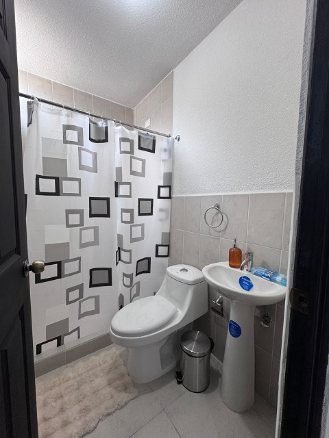 Casa a la Venta o Alquiler en Guatemala Venta de Casa o Casas, Terrenos, Propiedades, Apartamentos, Inmuebles en Guatemala, zona 11, zona 7, zona 2, zona 18, zona 16, Mixco, Carretera Al Salvador, Fraijanes, Santa Catarina Pinula, Antigua Guatemala, Villa Nueva, Villa Canales, San Miguel Petapa - Venta o Alquiler de Casas En Guatemala