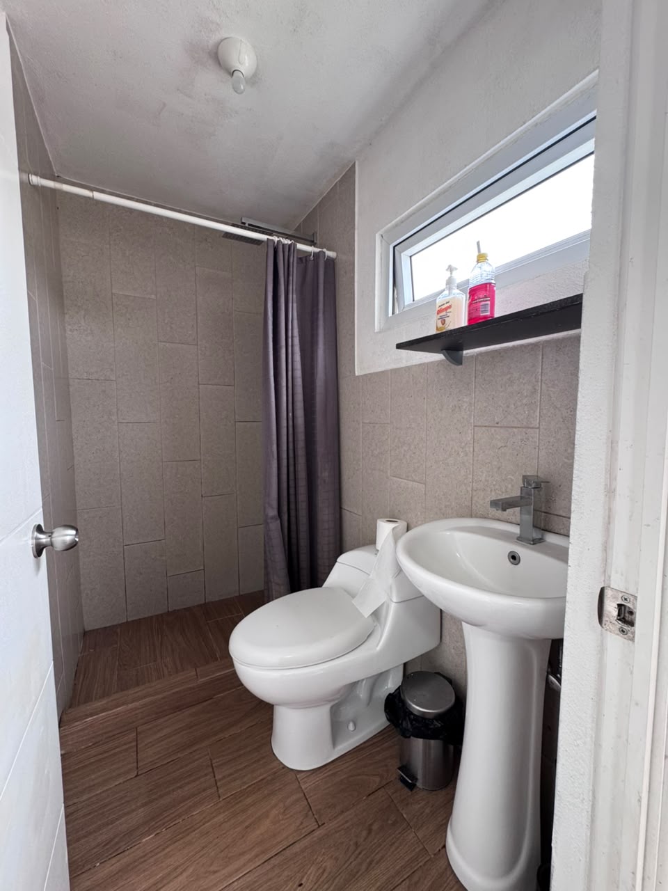 Venta de Casa o Casas, Terrenos, Propiedades, Apartamentos, Inmuebles en Guatemala, zona 11, zona 7, zona 2, zona 18, zona 16, Mixco, Carretera Al Salvador, Fraijanes, Santa Catarina Pinula, Antigua Guatemala, Villa Nueva, Villa Canales, San Miguel Petapa - Venta o Alquiler de Casas En Guatemala